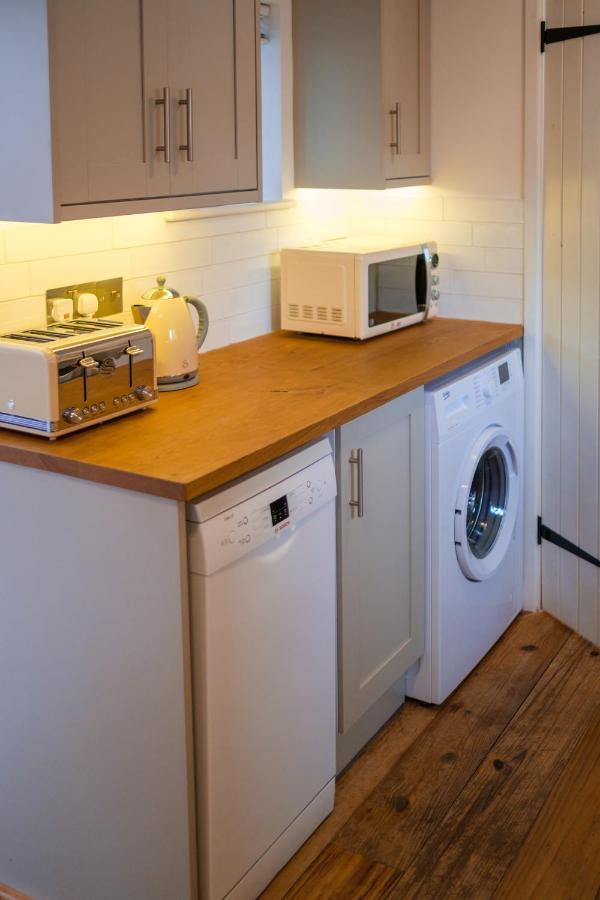 Old Fire Station - Quaint And Quirky Little Home Brandon  Buitenkant foto